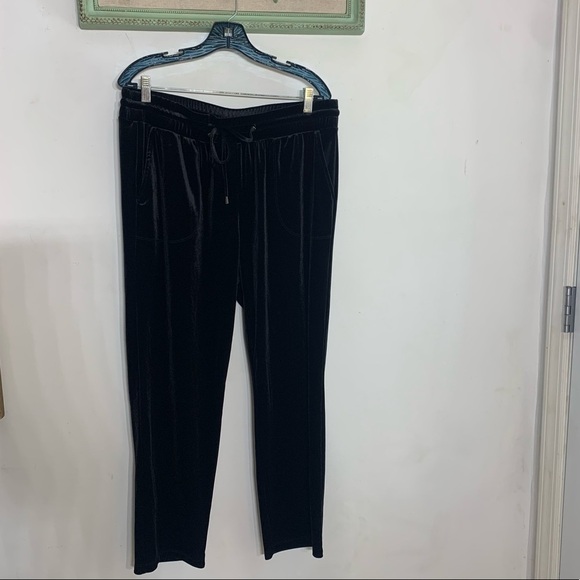 New torrid black velvet casual tapered leg pull on lounge pants 1x plus - Picture 2 of 8